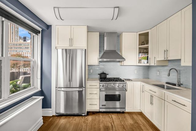 305 E 40th St Apt 19F, New York City, NY 10016
