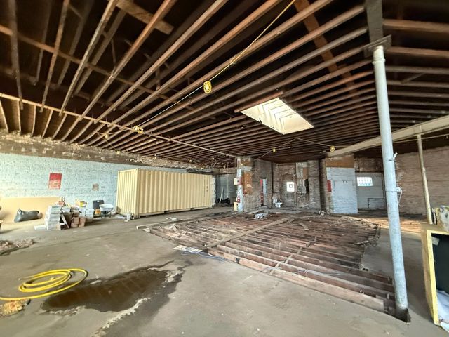 4271 N Elston Avenue, Chicago, IL 60618