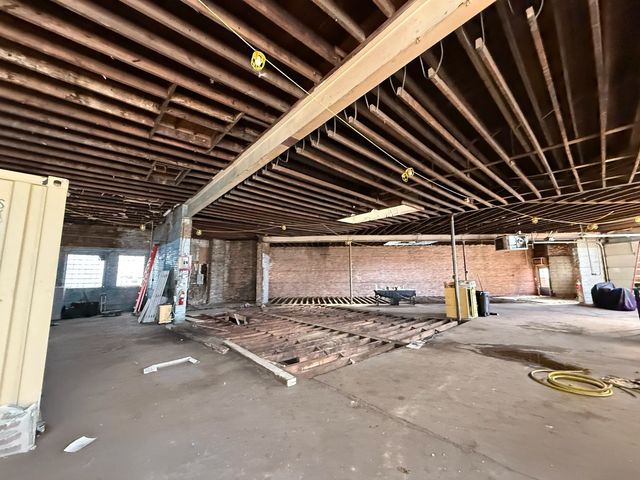 4271 N Elston Avenue, Chicago, IL 60618