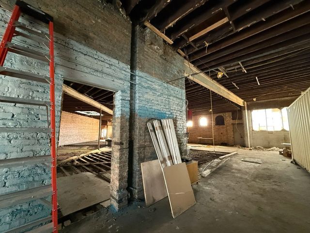 4271 N Elston Avenue, Chicago, IL 60618