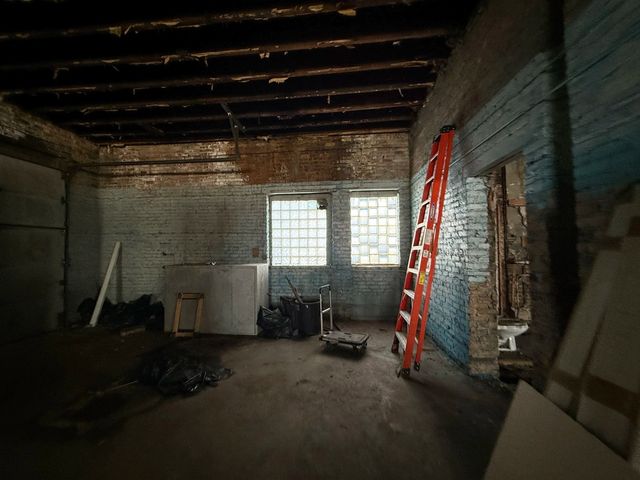4271 N Elston Avenue, Chicago, IL 60618