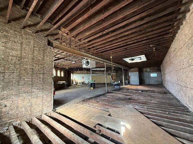4271 N Elston Avenue, Chicago, IL 60618