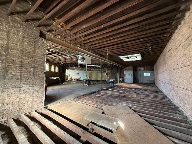 4271 N Elston Avenue, Chicago, IL 60618