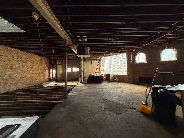 4271 N Elston Avenue, Chicago, IL 60618