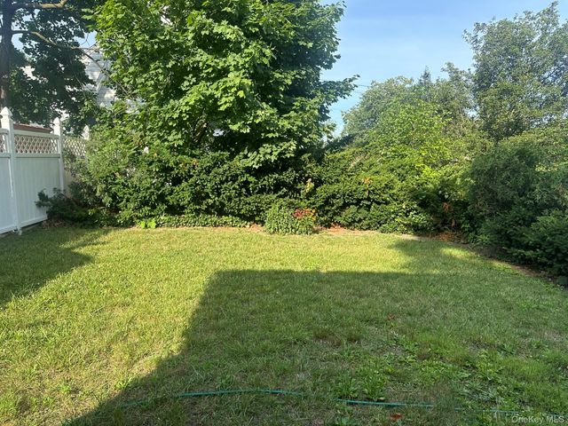 87-89 191st Street, Hollis, NY 11423