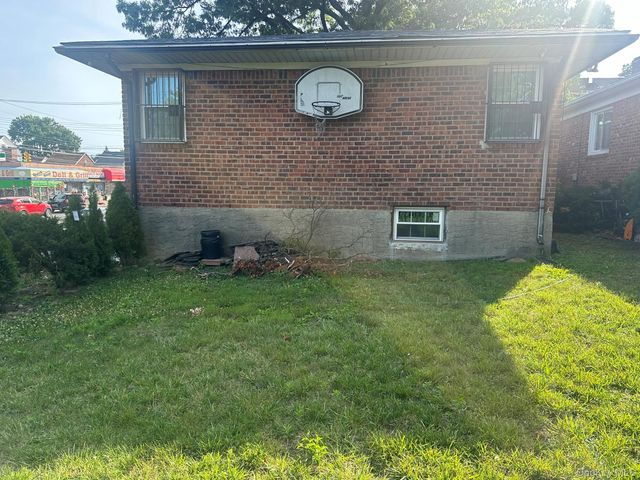 87-89 191st Street, Hollis, NY 11423