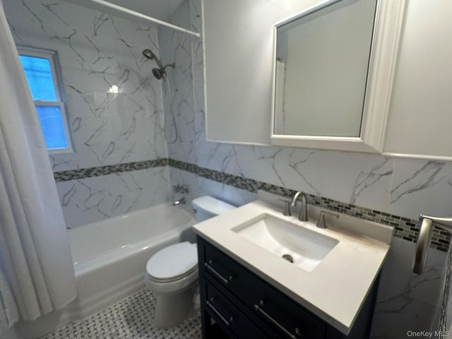 87-89 191st Street, Hollis, NY 11423