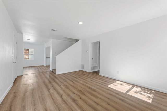504 E Robert Street, Fort Worth, TX 76104