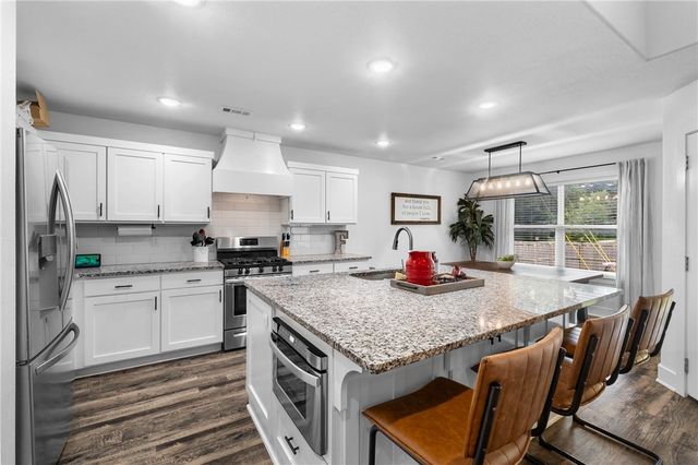 305 W Taverner Xing, Farmington, AR 72730