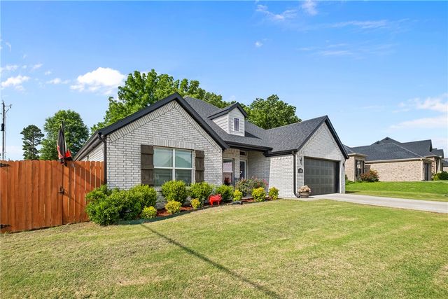 305 W Taverner Xing, Farmington, AR 72730