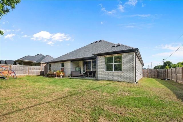 305 W Taverner Xing, Farmington, AR 72730