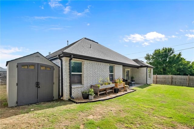 305 W Taverner Xing, Farmington, AR 72730