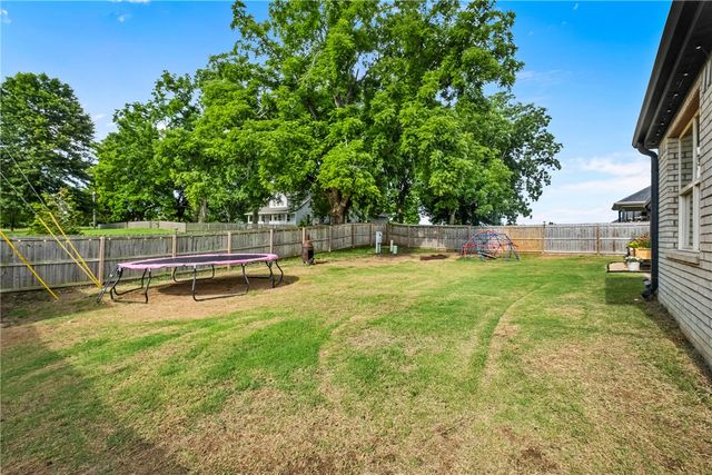 305 W Taverner Xing, Farmington, AR 72730
