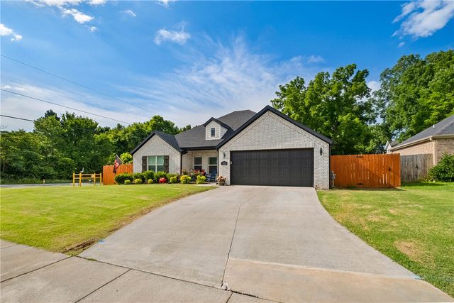 305 W Taverner Xing, Farmington, AR 72730