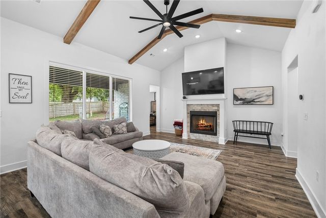 305 W Taverner Xing, Farmington, AR 72730
