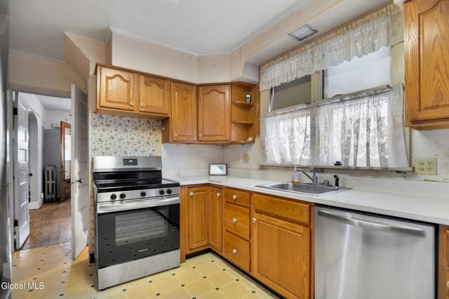 1322 Alden Place, Schenectady, NY 12308