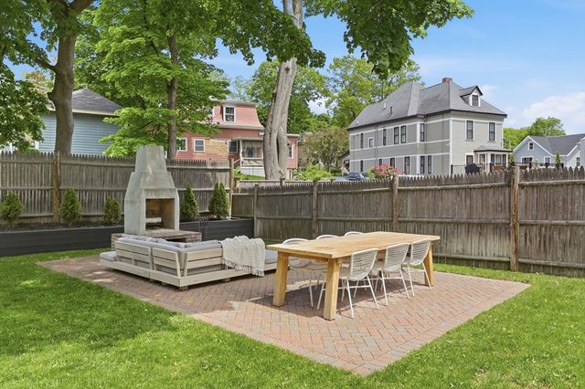 31 North Ave, Melrose, MA 02176