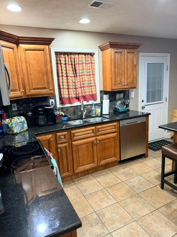 138 Old Post Road, Paris, KY 40361