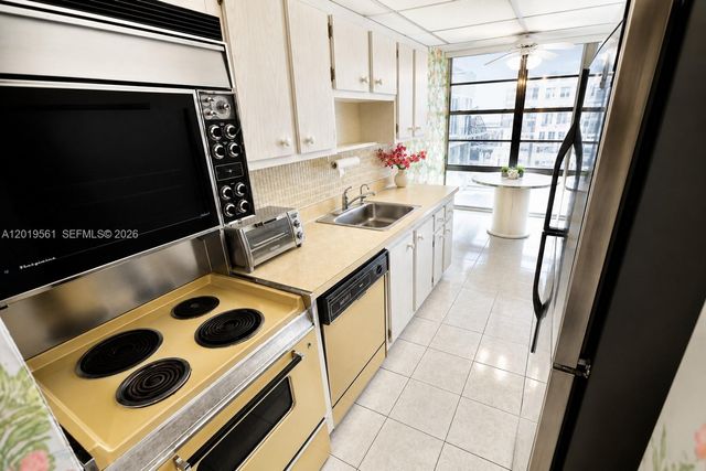 230 174th St 1916, Sunny Isles Beach, FL 33160