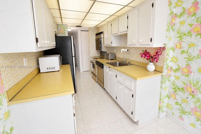 230 174th St 1916, Sunny Isles Beach, FL 33160