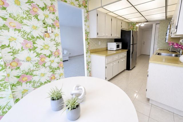 230 174th St 1916, Sunny Isles Beach, FL 33160