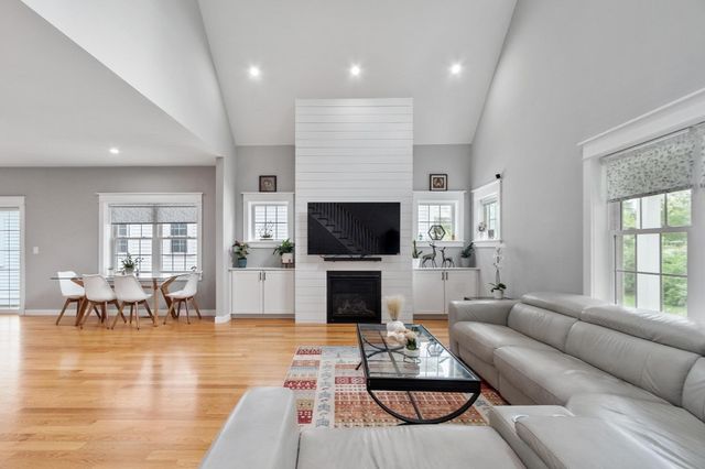 5 Baldwin Ct 5, Harvard, MA 01451