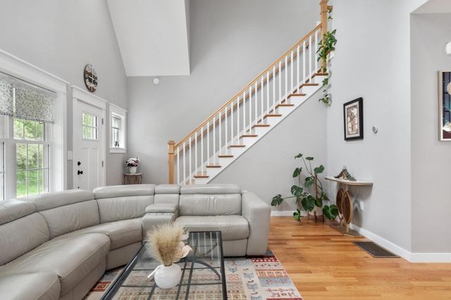 5 Baldwin Ct 5, Harvard, MA 01451