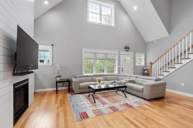 5 Baldwin Ct 5, Harvard, MA 01451