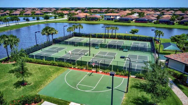131 BABBLING BROOK RUN, Bradenton, FL 34212