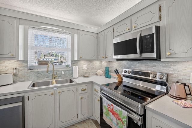 1354 N 12th Court 7B, Hollywood, FL 33019