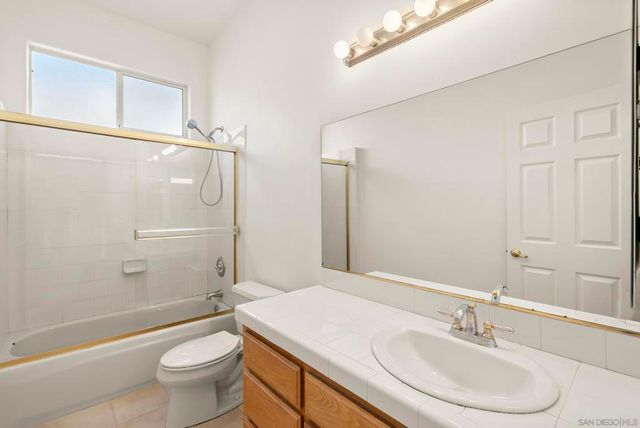 28328 Kettering Ln, Escondido, CA 92026