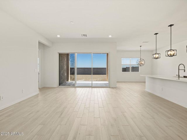 17776 W ODEUM Lane, Goodyear, AZ 85338