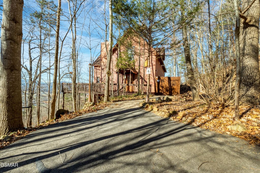1919 Mountain Way, Sevierville, TN 37862