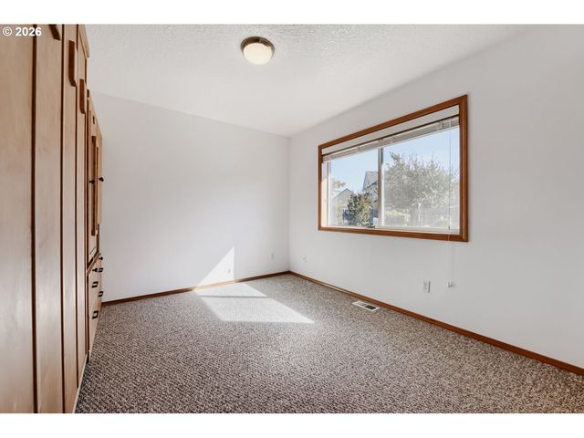 19380 HAZELGROVE Dr, Oregon City, OR 97045