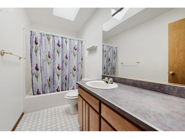 19380 HAZELGROVE Dr, Oregon City, OR 97045