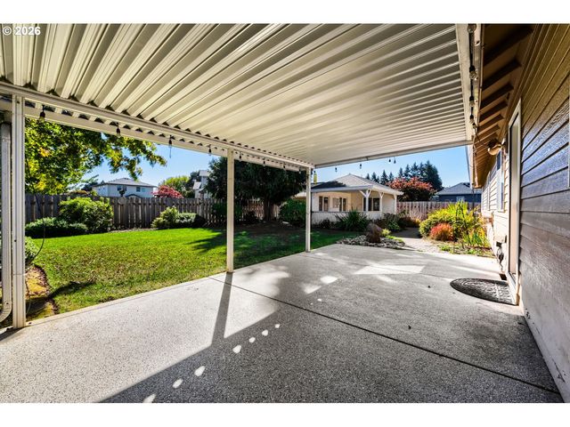 19380 HAZELGROVE Dr, Oregon City, OR 97045