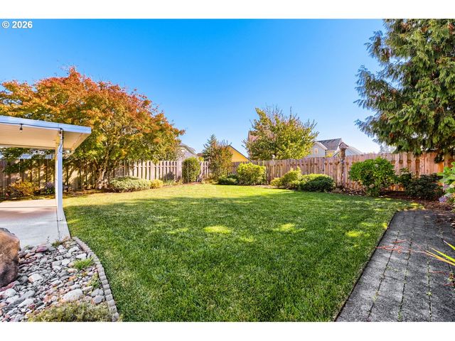 19380 HAZELGROVE Dr, Oregon City, OR 97045