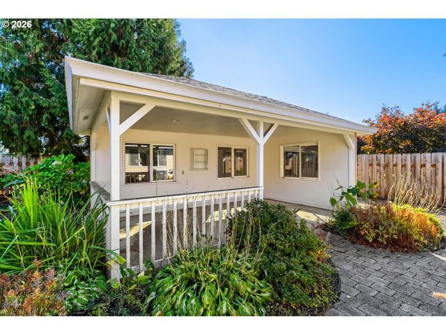 19380 HAZELGROVE Dr, Oregon City, OR 97045