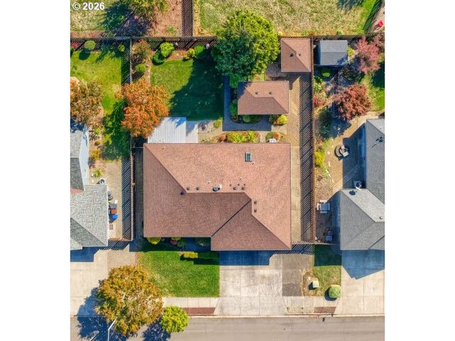 19380 HAZELGROVE Dr, Oregon City, OR 97045