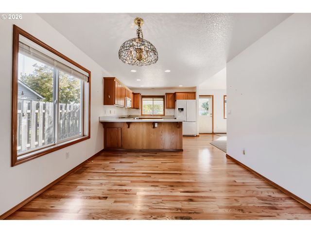 19380 HAZELGROVE Dr, Oregon City, OR 97045