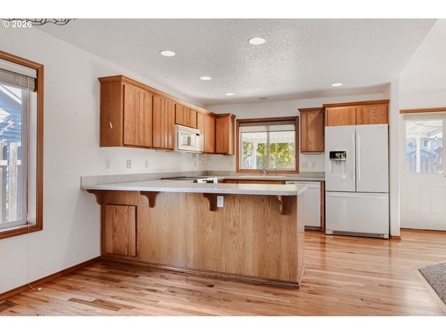 19380 HAZELGROVE Dr, Oregon City, OR 97045