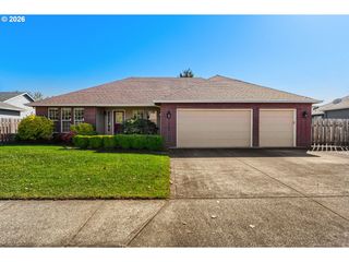 19380 HAZELGROVE Dr, Oregon City, OR 97045