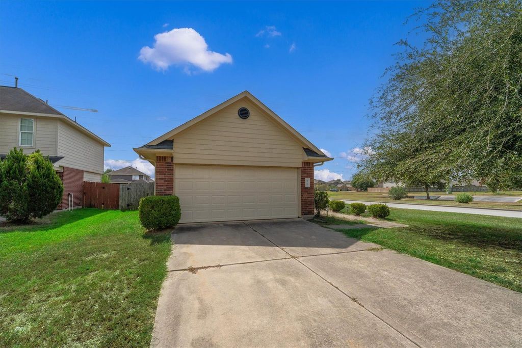 8902 Sweet Blue Jasmine Lane, Humble, TX 77338