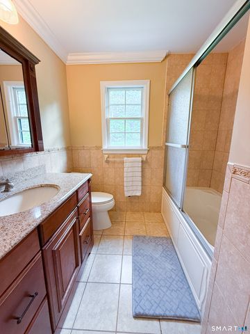 14 East Gate Road, Danbury, CT 06811