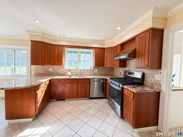 14 East Gate Road, Danbury, CT 06811