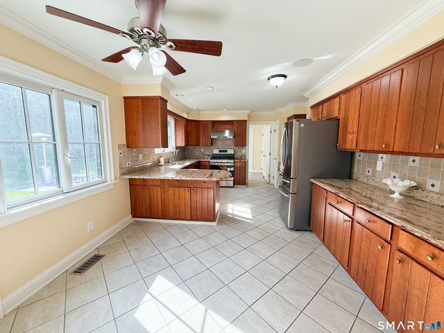 14 East Gate Road, Danbury, CT 06811