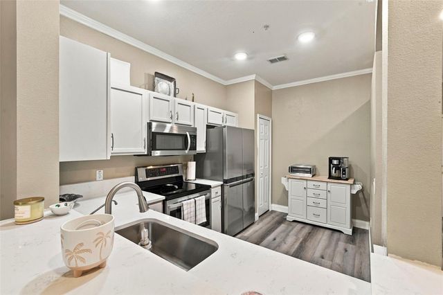 11193 KAPOK GRAND CIRCLE, Madeira Beach, FL 33708