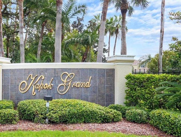 11193 KAPOK GRAND CIRCLE, Madeira Beach, FL 33708