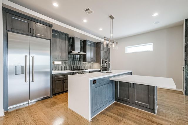 711 W Clay Street, Houston, TX 77019