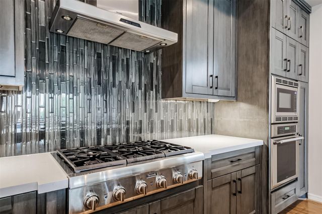 711 W Clay Street, Houston, TX 77019